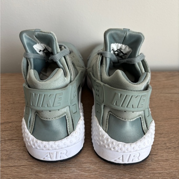 Nike Air Huarache SE Mica Green - Picture 5 of 15